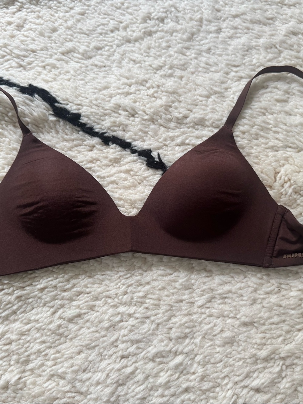 NWT Skims wireless plunge bra 32A color cocoa